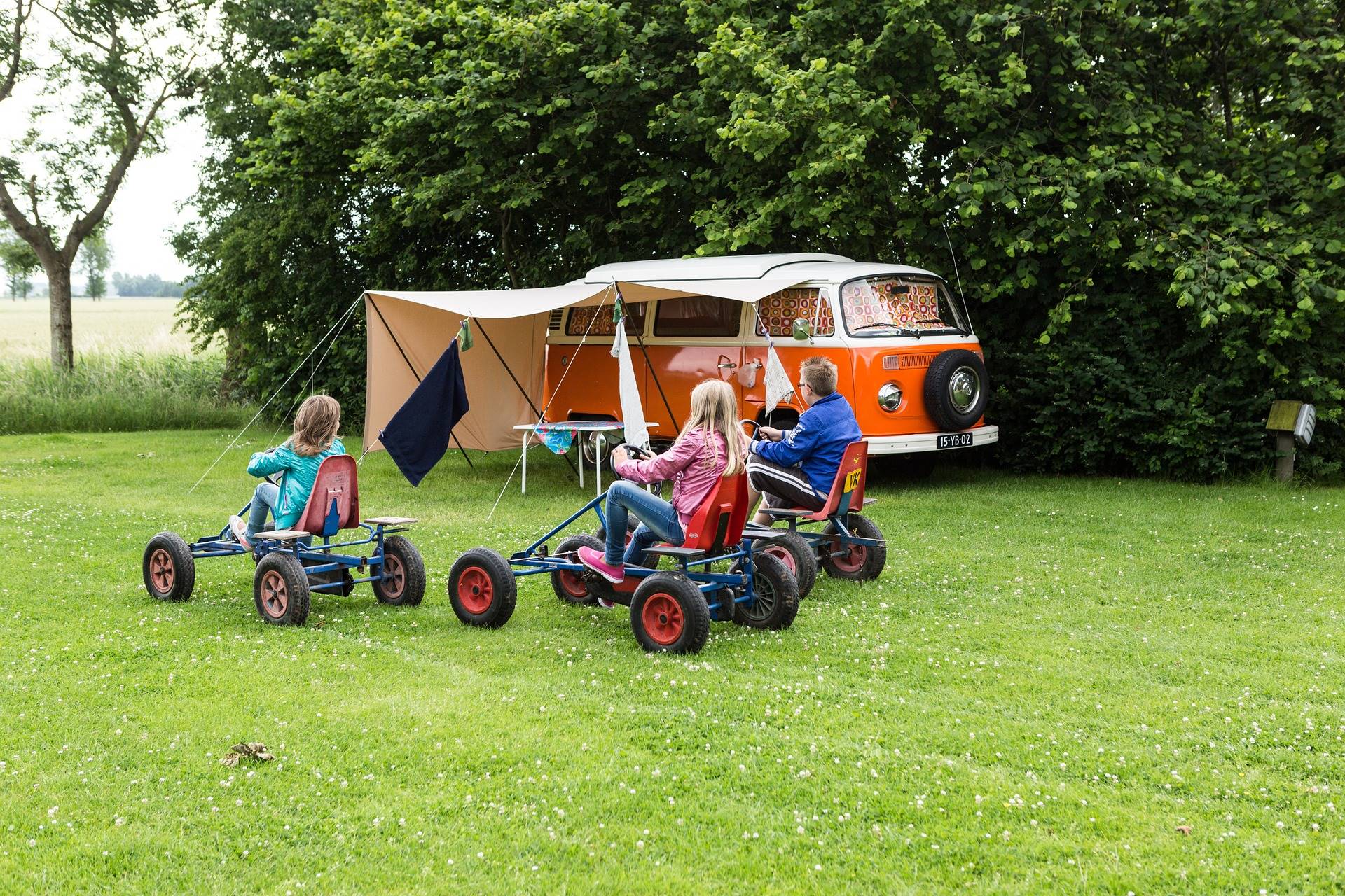 barnfamilj-camping-husbil.jpg